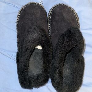 Fix Fur size 9.5-10 black slippers